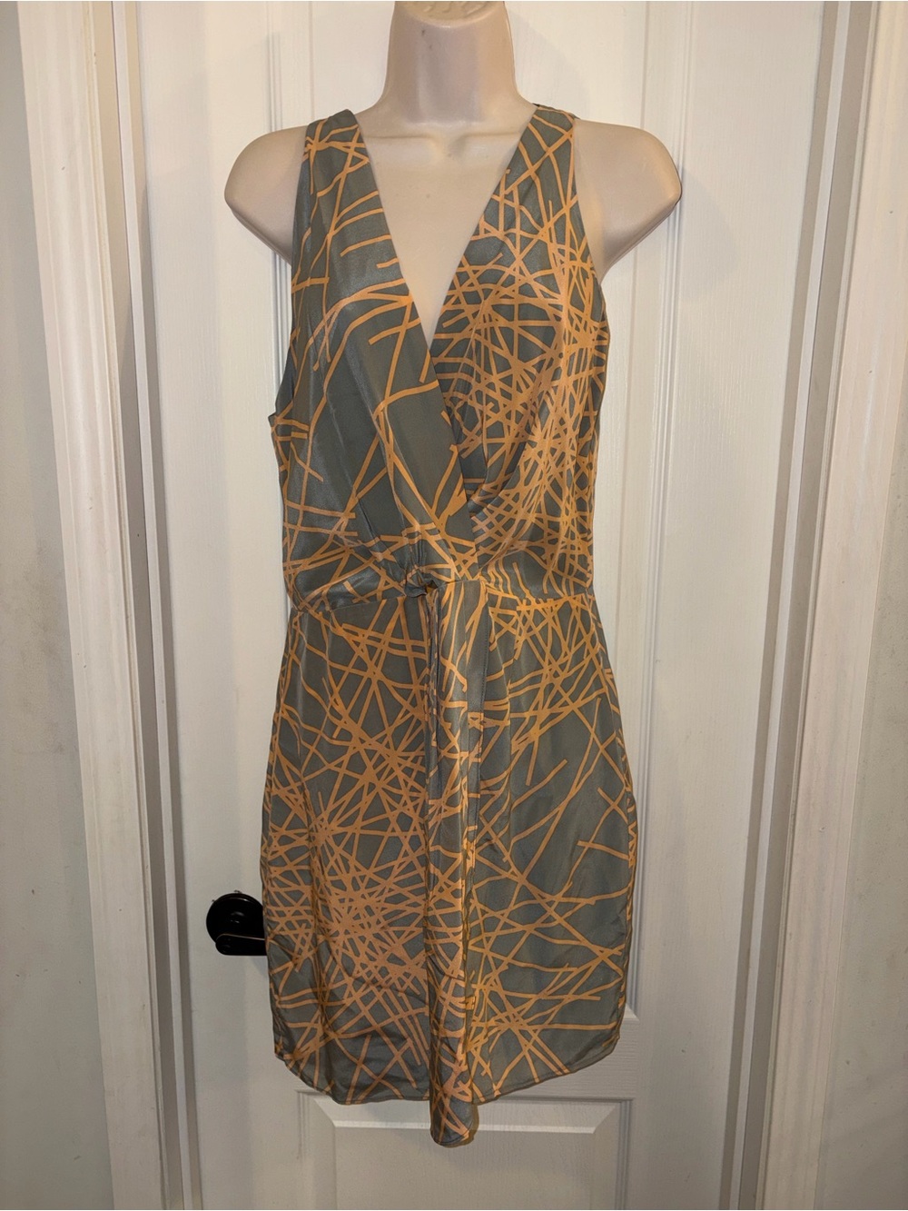 Hunter Dixon, New York V-Neck Abstract Print — NWOT 100% Silk
